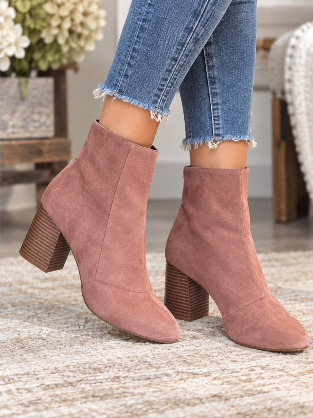 Qupid Dusty Rose Suede Ankle Booties Block Heel Size 7.5